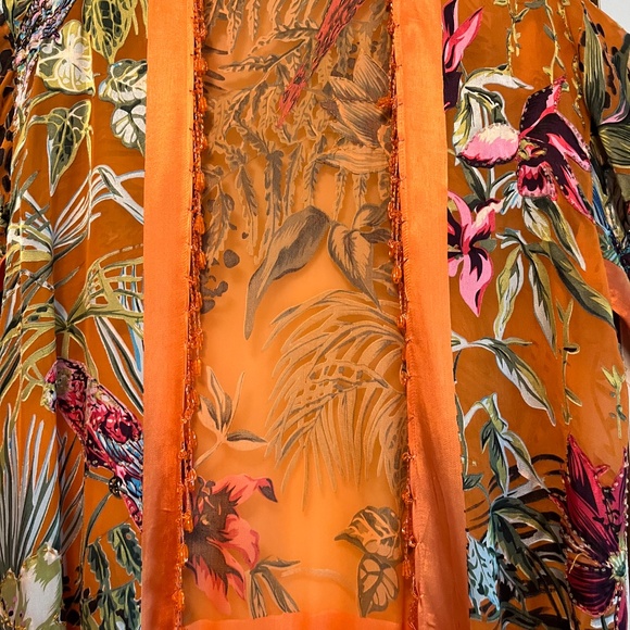 Woman s Top - Picture 3 of 5